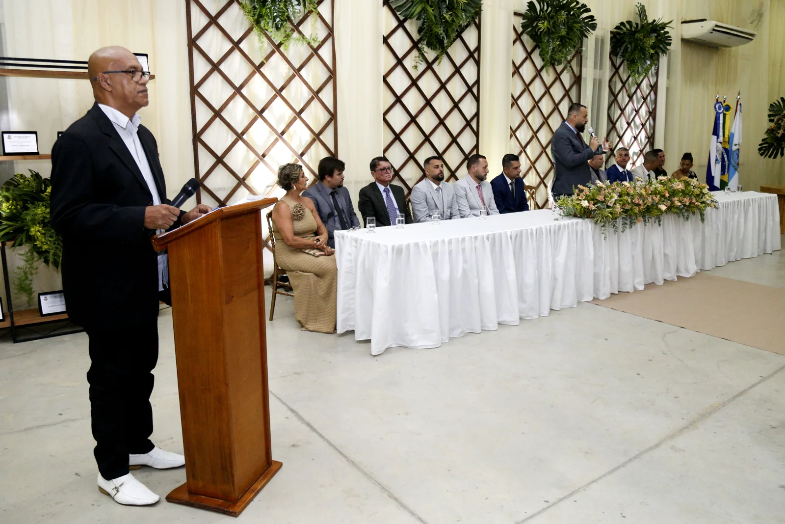 Um momento de pronunciamento na solenidade.