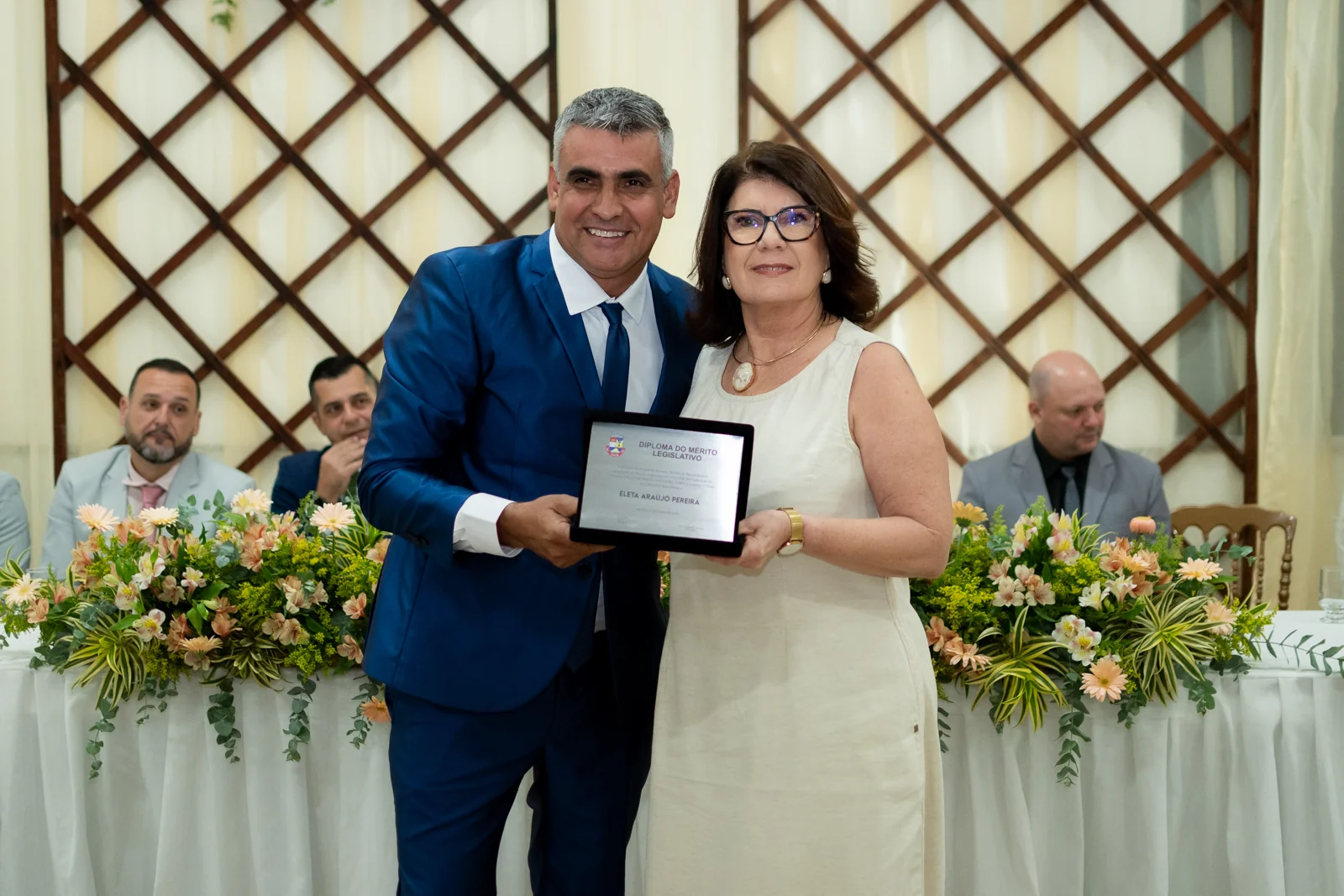 Um registro durante a entrega das homenagens.