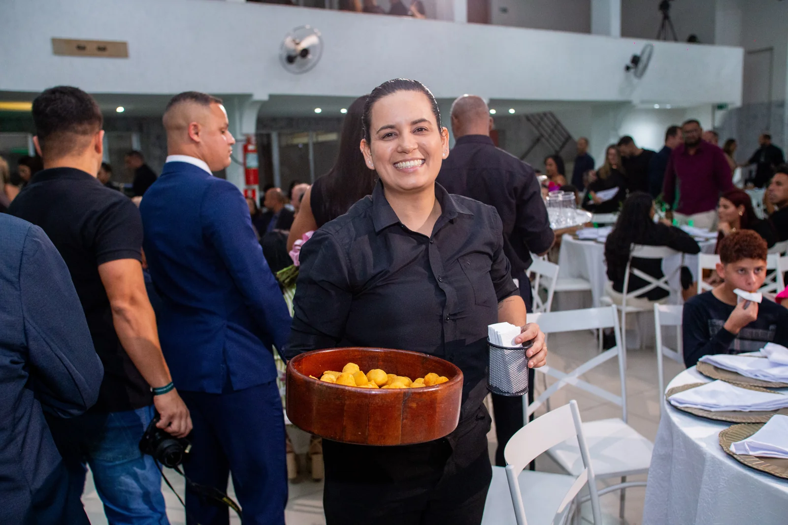 A equipe de serviço durante o buffet.